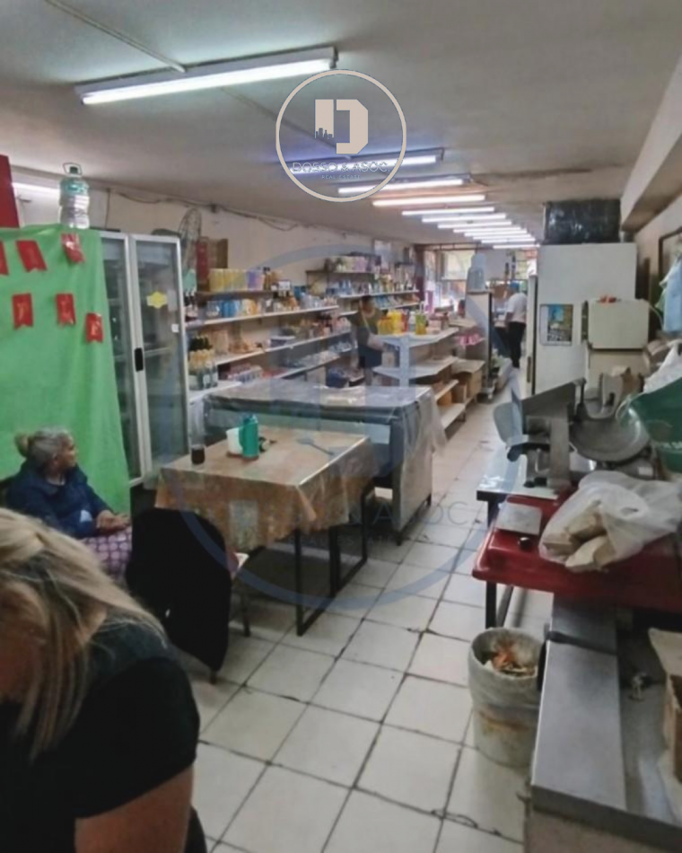SE VENDE LOCAL COMERCIAL SOBRE AVENIDA 9 DE JULIO FRENTE A HOSPITAL PERRANDO
