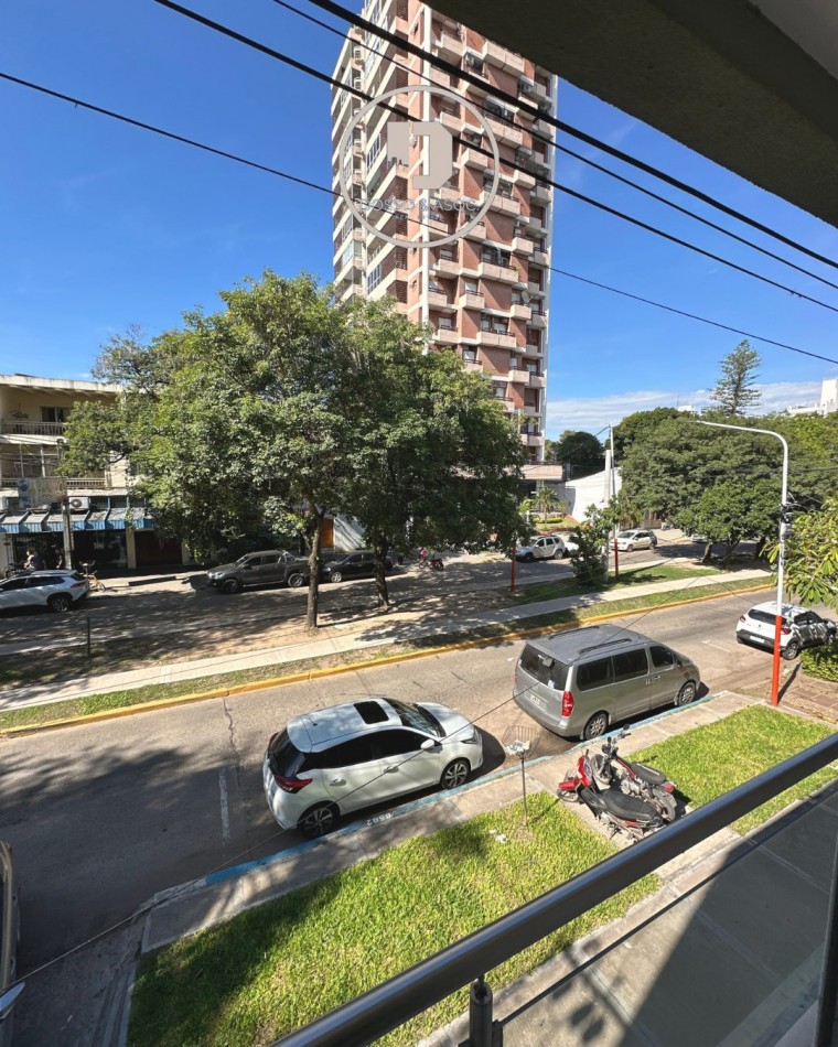Alquiler de deparamento de 3 dormitorios en Avenida Sarmiento 457