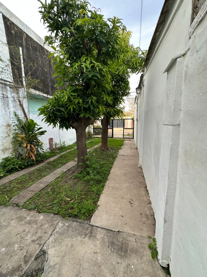 CASA EN VENTA EN CALLE ARTURO ILLIA 1850