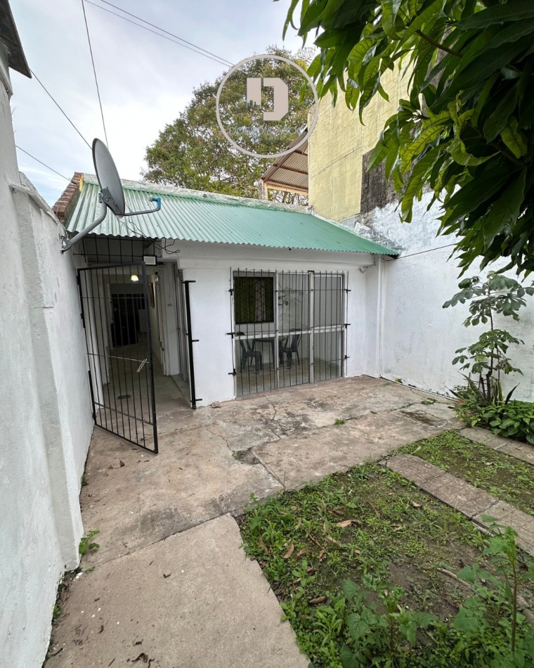 CASA EN VENTA EN CALLE ARTURO ILLIA 1850