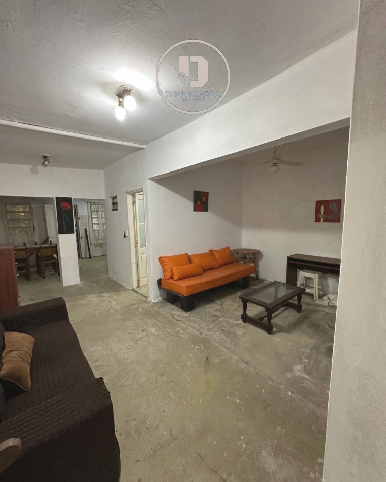 CASA EN VENTA EN CALLE ARTURO ILLIA 1850