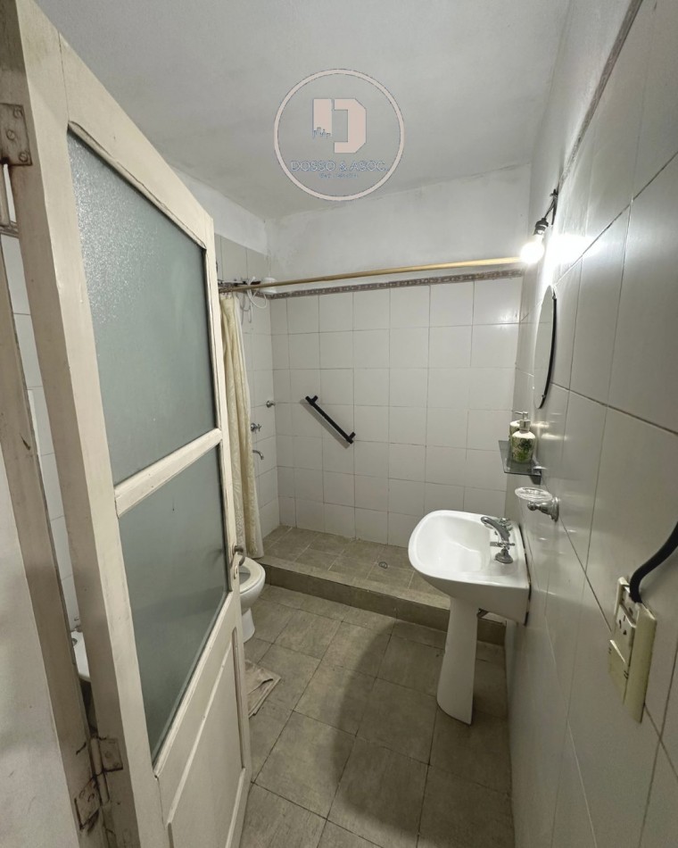 CASA EN VENTA EN CALLE ARTURO ILLIA 1850