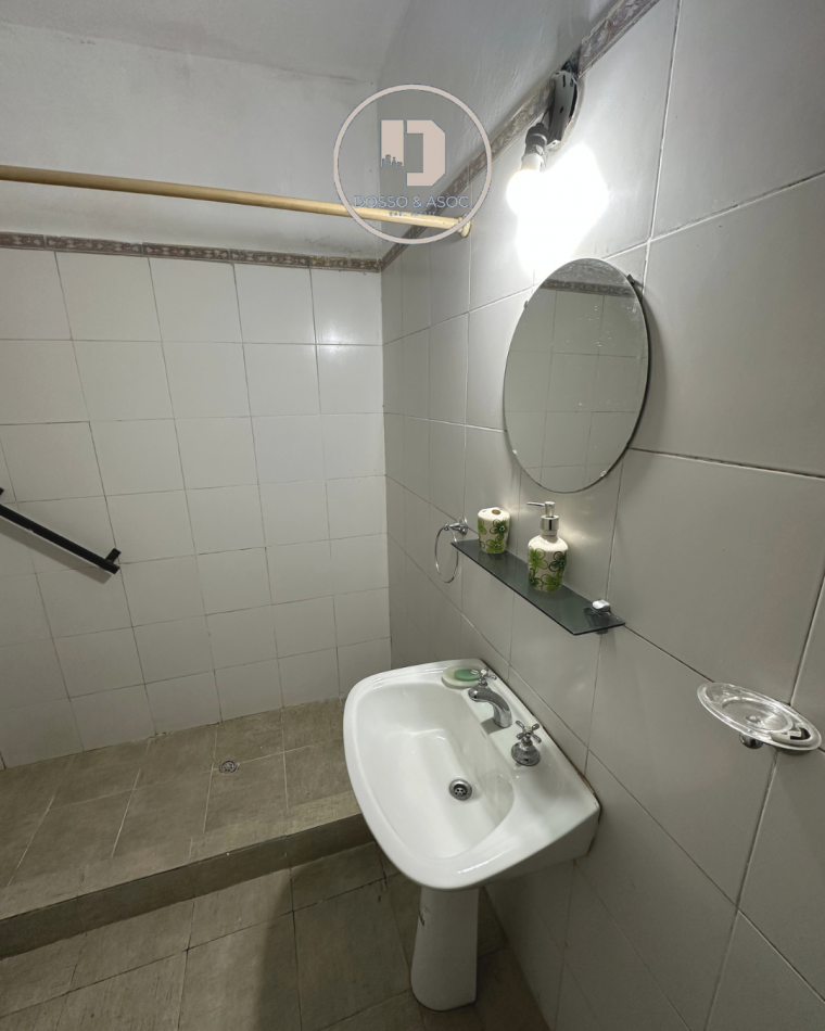 CASA EN VENTA EN CALLE ARTURO ILLIA 1850