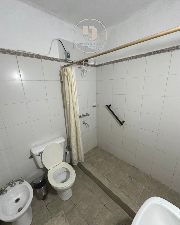 CASA EN VENTA EN CALLE ARTURO ILLIA 1850