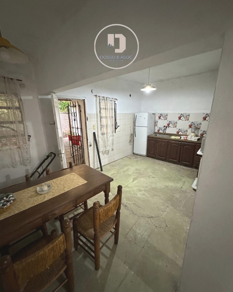 CASA EN VENTA EN CALLE ARTURO ILLIA 1850