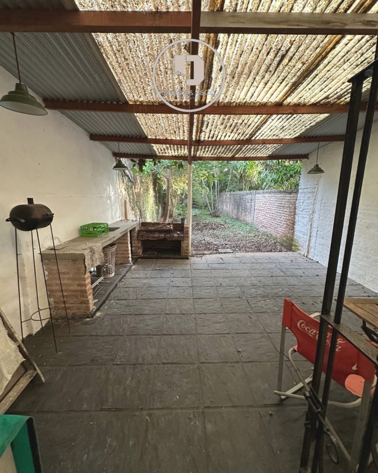 CASA EN VENTA EN CALLE ARTURO ILLIA 1850