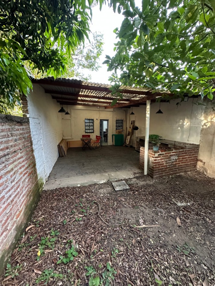 CASA EN VENTA EN CALLE ARTURO ILLIA 1850